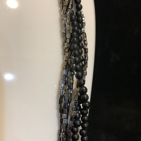 ♥️ Sale 3for$15! Vintage black beaded necklace with a spring clasp - Picture 2 of 4